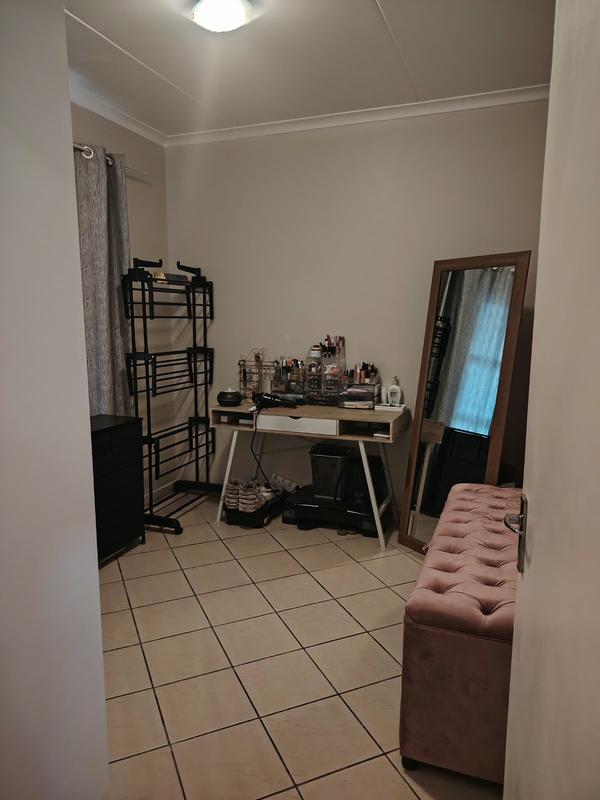 To Let 2 Bedroom Property for Rent in Buhrein Western Cape